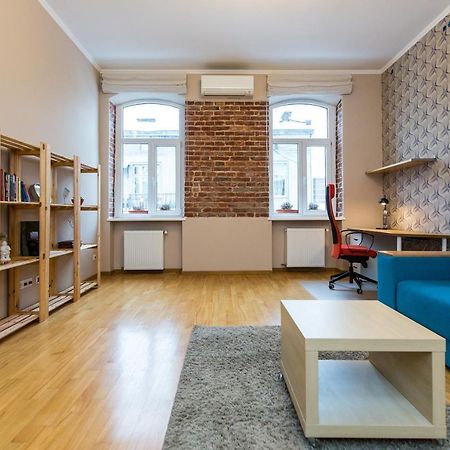 Light And Spacious Apartment On Gazova Str 利沃夫 外观 照片