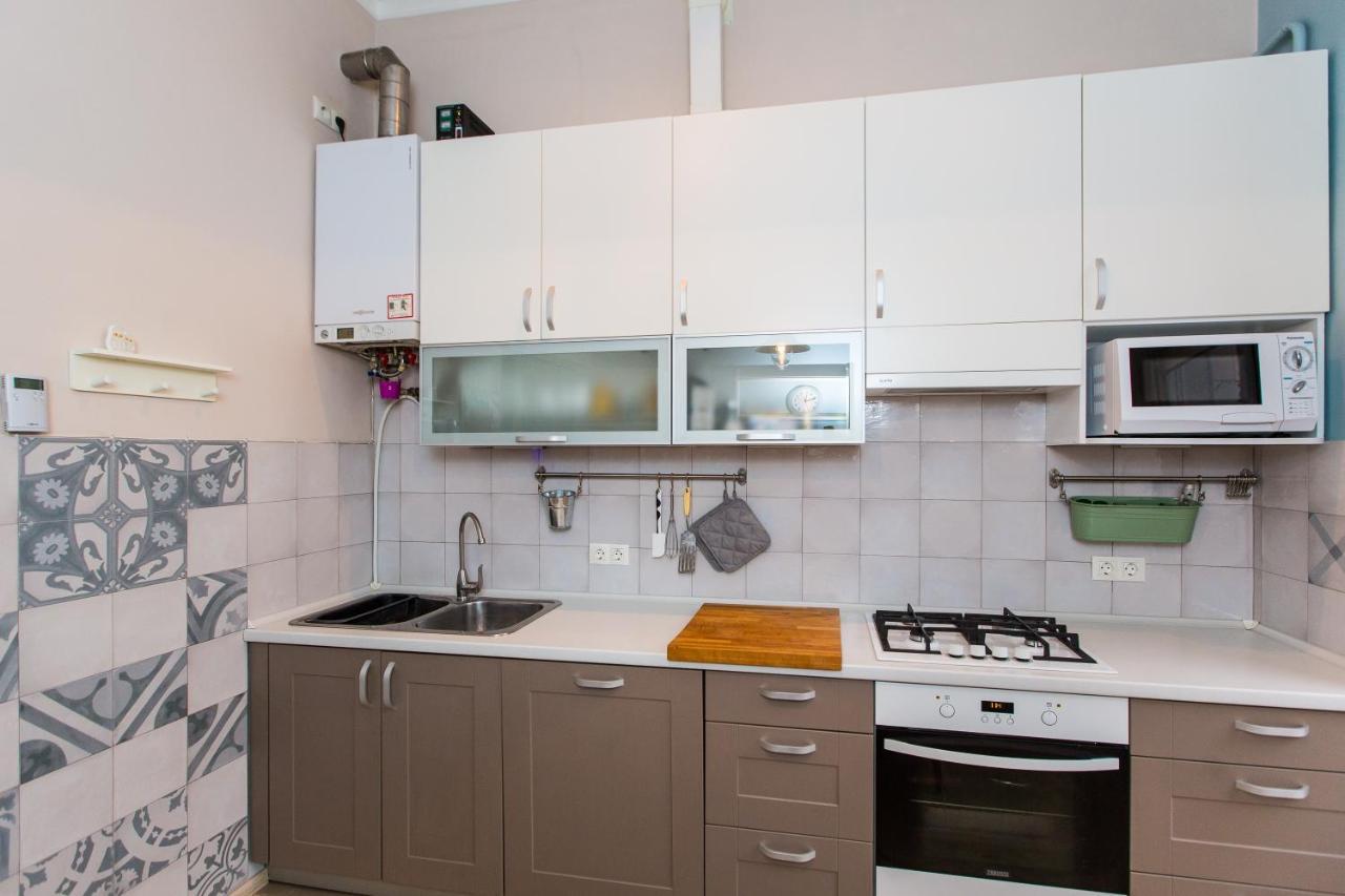 Light And Spacious Apartment On Gazova Str 利沃夫 外观 照片