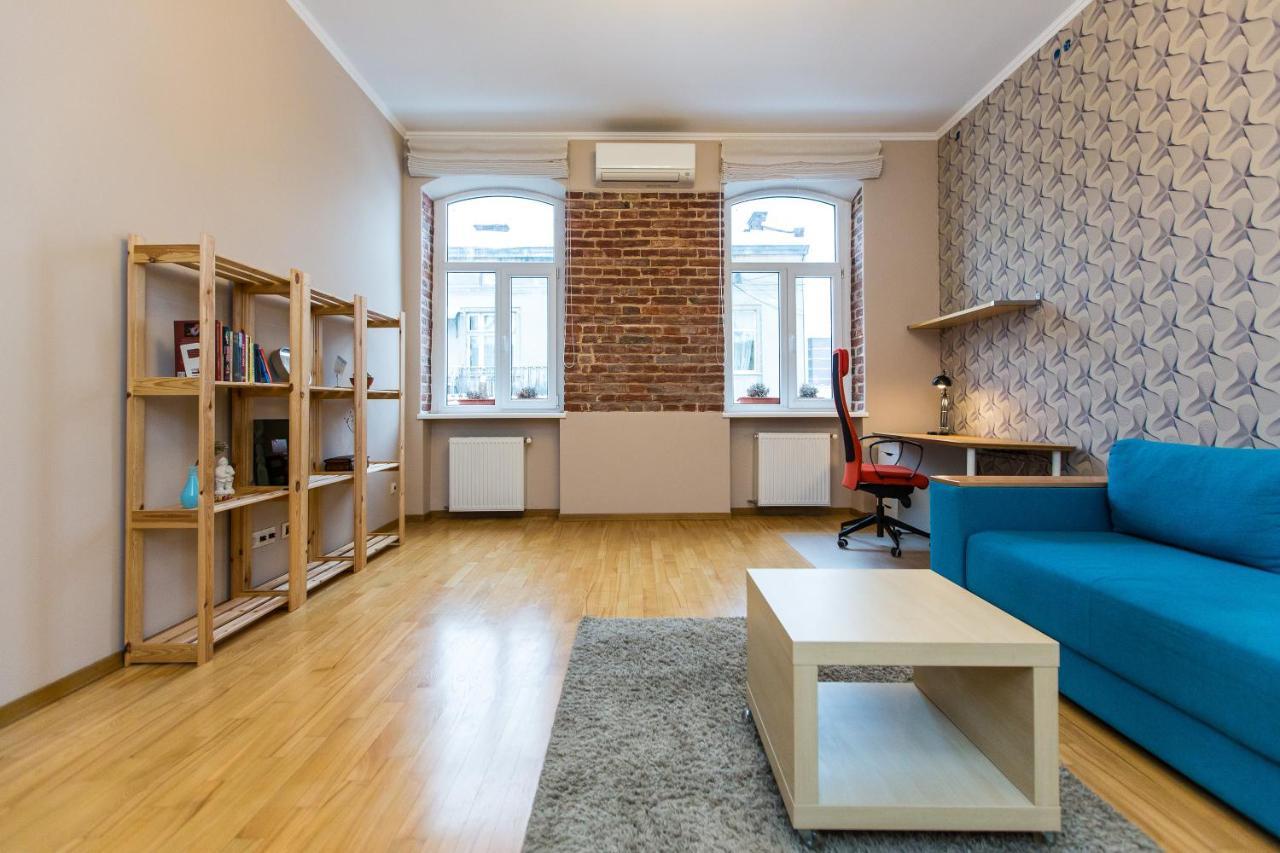 Light And Spacious Apartment On Gazova Str 利沃夫 外观 照片