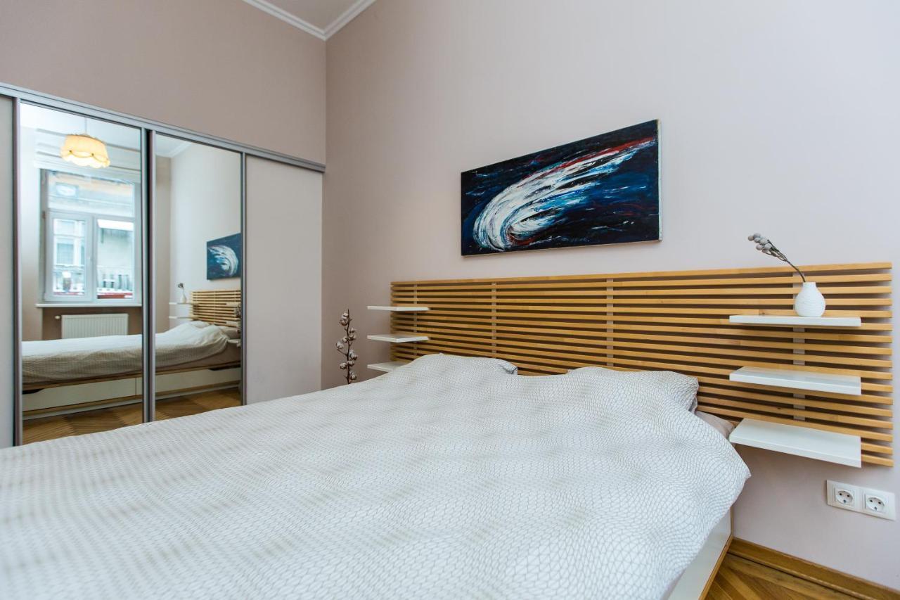 Light And Spacious Apartment On Gazova Str 利沃夫 外观 照片